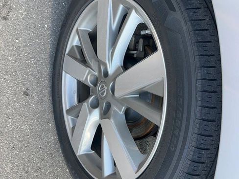 Used 2015 Nissan Pathfinder Platinum FWD image 15