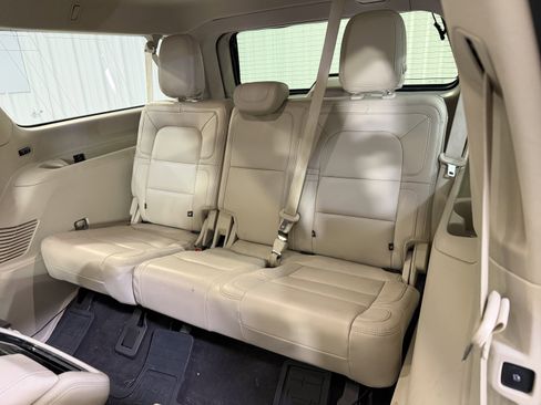 Used 2020 Lincoln Navigator L Reserve w/ Luxury Package image 13