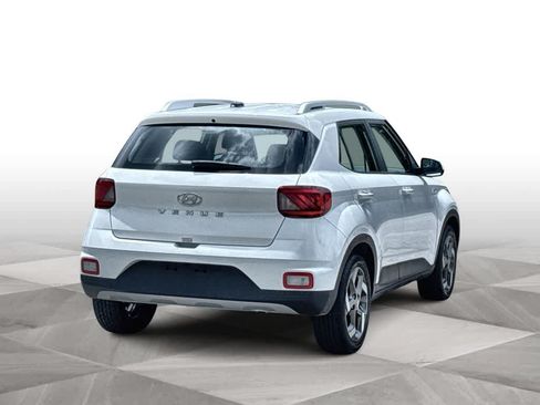 Used 2025 Hyundai Venue SEL FWD image 8