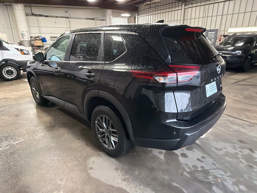 Used 2024 Nissan Rogue S AWD/4WD image 13