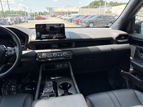 Used 2024 Honda Pilot TrailSport image 30
