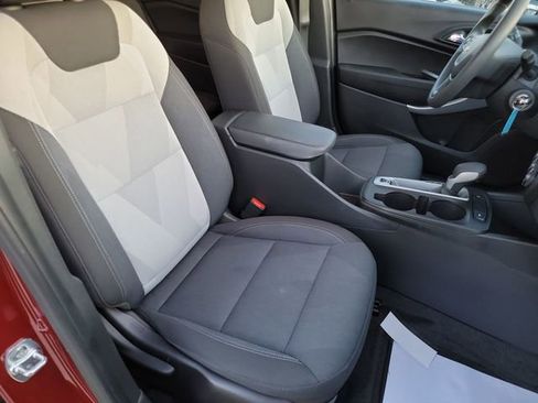 Certified 2025 Chevrolet Trax LS w/ LS Convenience Package image 27