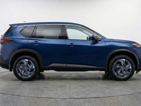 Used 2025 Nissan Rogue SV image 11