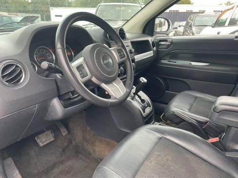 Used 2016 Jeep Compass Latitude FWD image 10