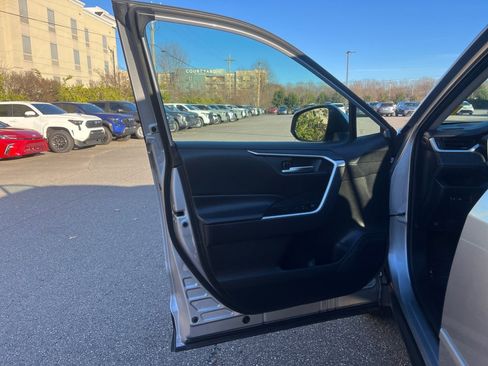 Used 2024 Toyota RAV4 XLE image 33