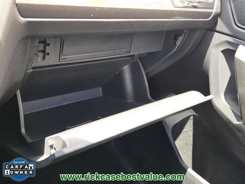 Used 2022 Volkswagen Tiguan SE w/ Panoramic Sunroof Package FWD image 21