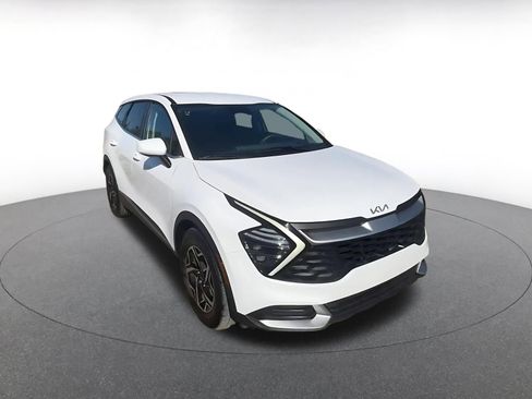 Used 2025 Kia Sportage LX image 3