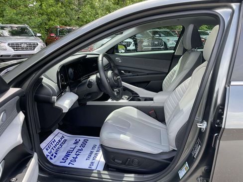 Certified 2025 Hyundai Elantra Limited w/ Cargo Package FWD image 15