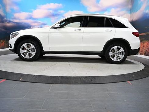 Used 2018 Mercedes-Benz GLC 300 4MATIC image 4