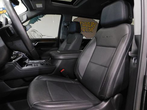 Used 2025 GMC Sierra 3500 Denali w/ Denali Reserve Package AWD/4WD image 35