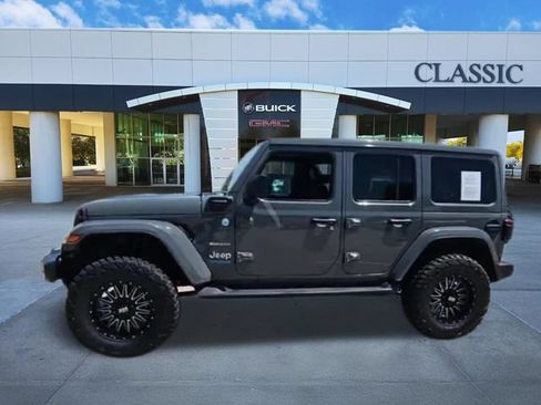 Used 2022 Jeep Wrangler Unlimited Sahara w/ Cold Weather Group AWD/4WD image 4
