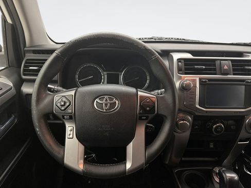 Used 2017 Toyota 4Runner SR5 AWD/4WD image 12