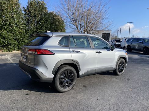 Used 2024 Toyota Corolla Cross L image 9