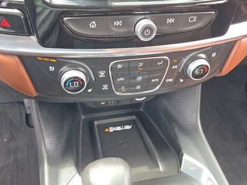 Used 2021 Chevrolet Traverse High Country FWD image 21