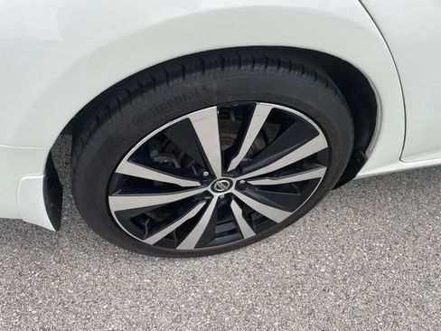 Used 2019 Nissan Altima 2.5 Platinum FWD image 16