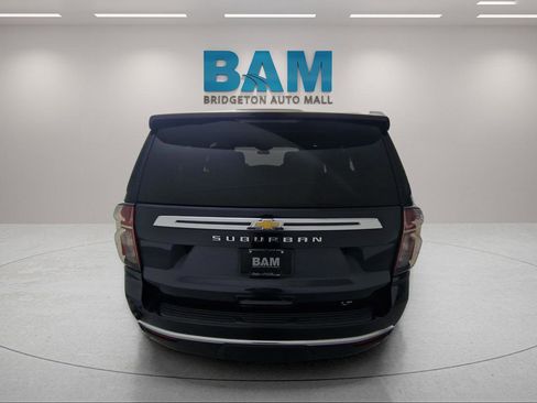 Used 2023 Chevrolet Suburban LT image 6