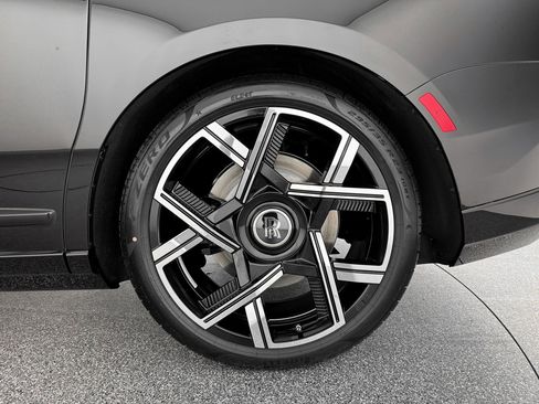 New 2026 Rolls-Royce Cullinan Black Badge image 41