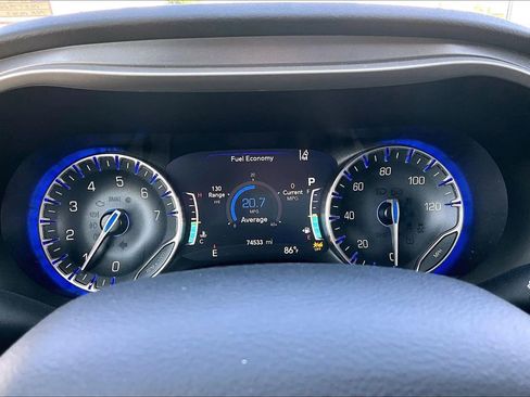 Used 2023 Chrysler Pacifica Touring-L FWD image 19