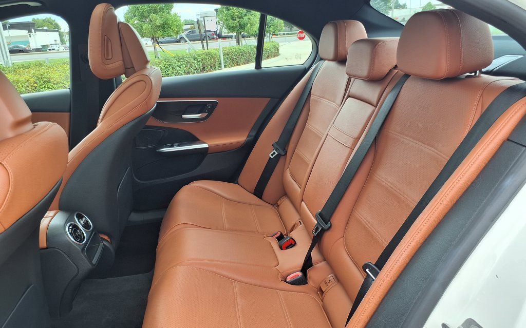 Used 2025 Mercedes-Benz C 300 Sedan image 14