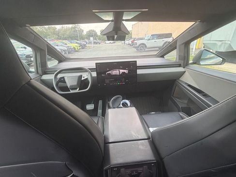 Used 2024 Tesla Cybertruck AWD Crew Cab image 9