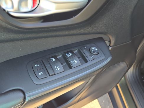 Used 2016 Jeep Cherokee Latitude w/ Cold Weather Group image 21