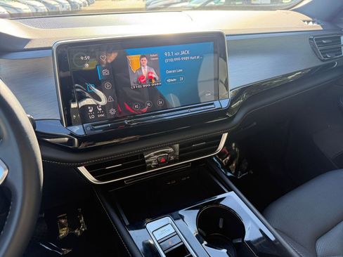 Used 2025 Volkswagen Atlas Cross Sport SE image 18