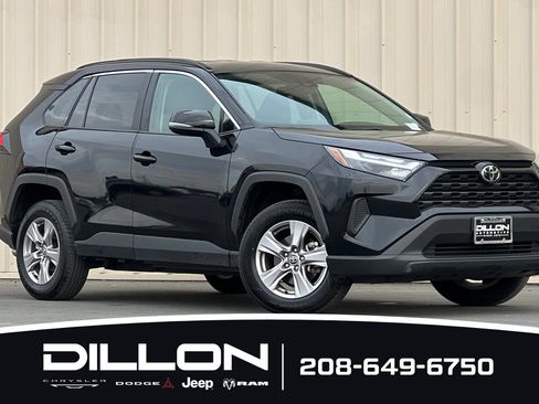 Used 2025 Toyota RAV4 XLE AWD/4WD image 2