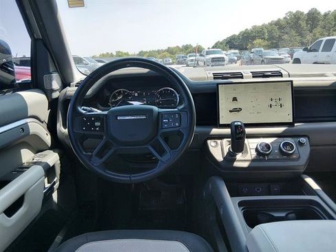 Used 2023 Land Rover Defender 130 X-Dynamic SE AWD/4WD image 8