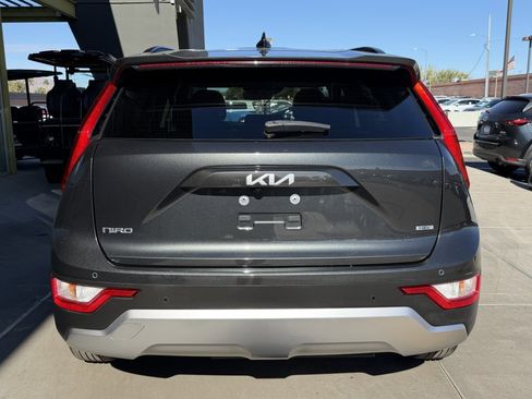 Used 2025 Kia Niro EX image 13