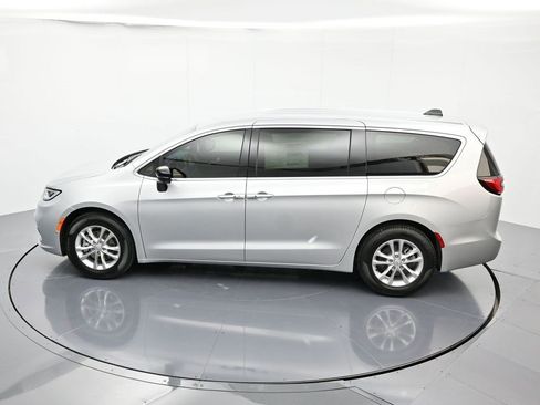 New 2026 Chrysler Pacifica Select image 37