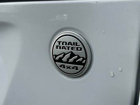 Used 2022 Jeep Wrangler Unlimited Sahara w/ Cold Weather Group image 16