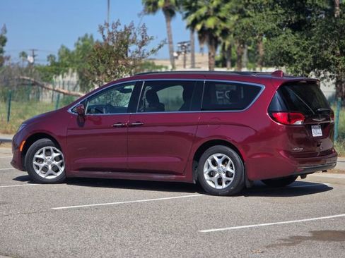 Used 2018 Chrysler Pacifica Touring Plus w/ Tire & Wheel Group image 11