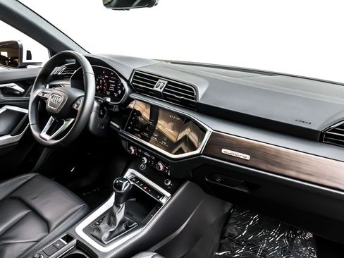 Used 2025 Audi Q3 2.0T Premium Plus w/ Premium Plus Package image 17