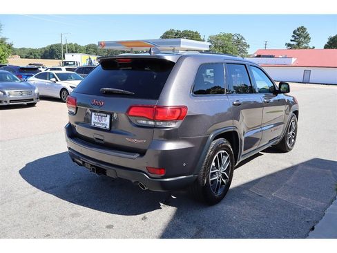 Used 2018 Jeep Grand Cherokee Trailhawk w/ Trailhawk Luxury Group AWD/4WD image 9