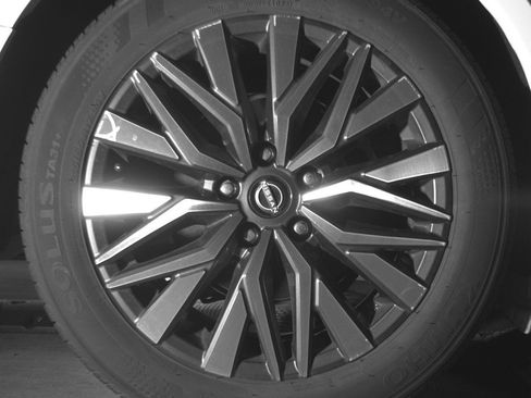 Used 2025 Nissan Altima 2.5 SV image 15