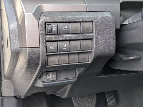 Used 2025 Toyota Tacoma TRD Off-Road AWD/4WD image 16