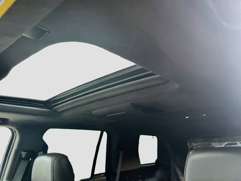 Used 2020 Cadillac Escalade Platinum w/ Escalade Sport Edition AWD/4WD image 23