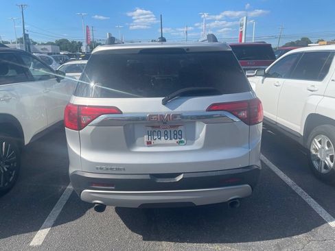 Used 2017 GMC Acadia SLE FWD image 4