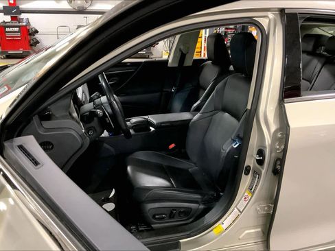 Used 2019 Lexus ES 300h w/ Premium Package FWD image 8