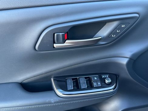 New 2025 Toyota Crown Signia image 10