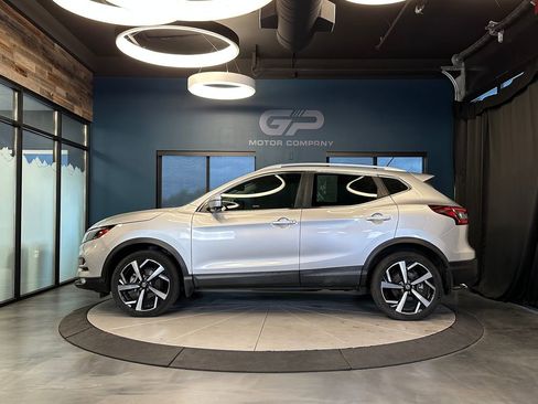 Used 2020 Nissan Rogue Sport SL w/ Premium Package FWD image 6