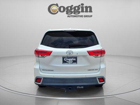 Used 2019 Toyota Highlander Limited Platinum AWD/4WD image 4