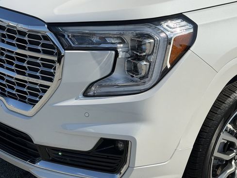 Used 2024 GMC Terrain Denali AWD/4WD image 12