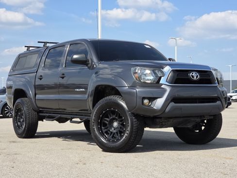 Used 2012 Toyota Tacoma 4x4 Double Cab w/ TRD Off-Road Pkg image 2