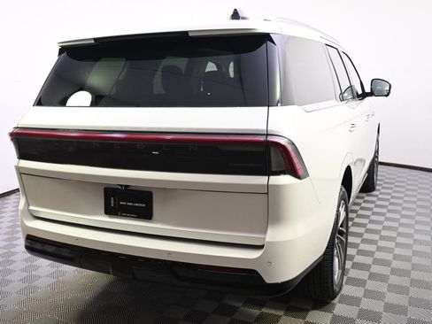 New 2026 Lincoln Navigator Reserve AWD/4WD image 6