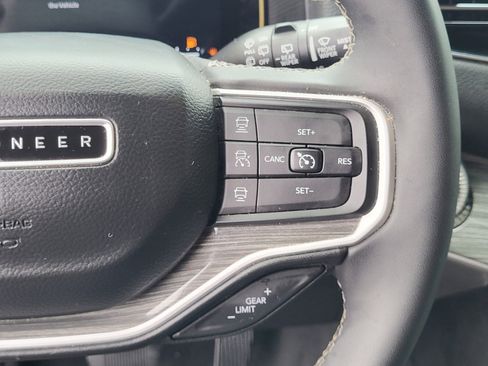 Used 2022 Jeep Wagoneer Series II RWD image 28