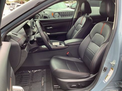 Used 2025 Nissan Sentra SR w/ SR Premium Package image 8