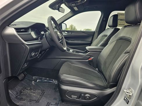 New 2025 Jeep Grand Cherokee L Altitude image 11