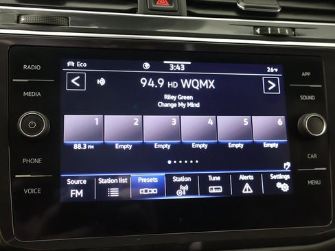 Used 2022 Volkswagen Tiguan SE image 42