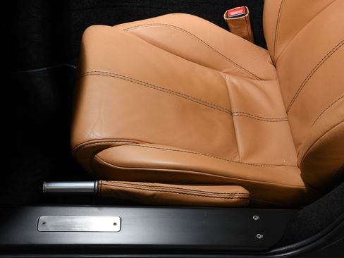 Used 2011 Aston Martin V8 Vantage Roadster RWD image 21
